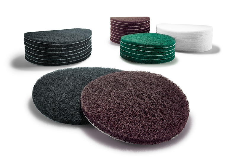 Комбинация от различни приставки с шлифовъчна вата